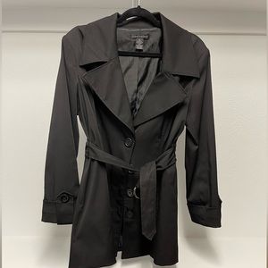 Short Elena Solano trench coat in black size small